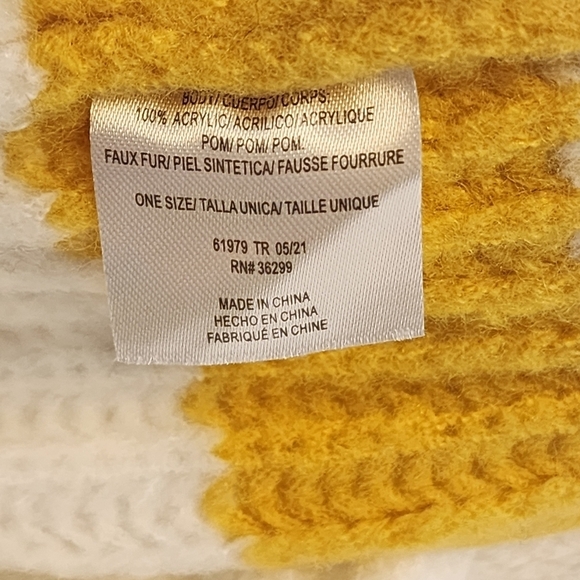 Women's Pom Pom Knit Beanie Toboggan Wonter Hat - Picture 3 of 4